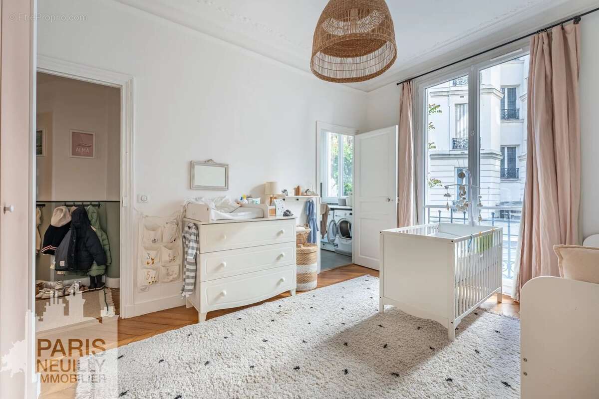 Appartement à PARIS-17E