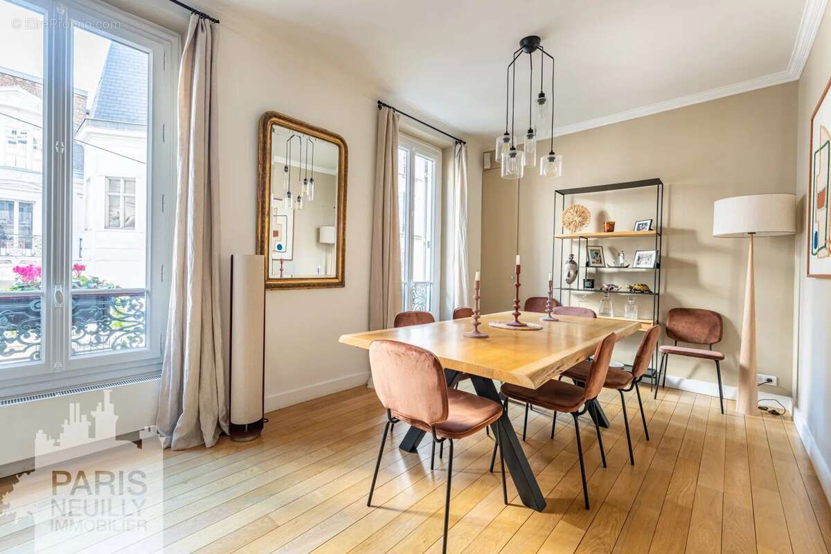 Appartement à PARIS-17E