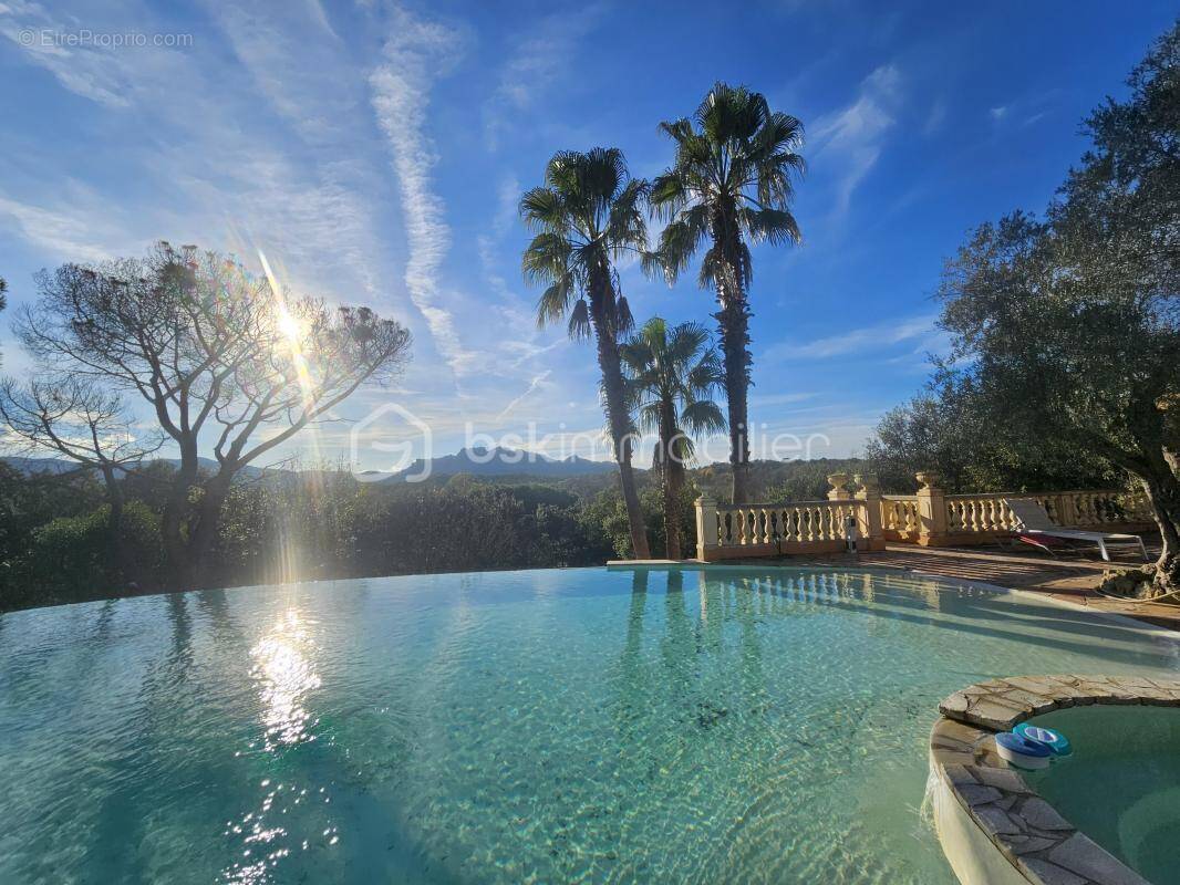 Maison à ROQUEBRUNE-SUR-ARGENS