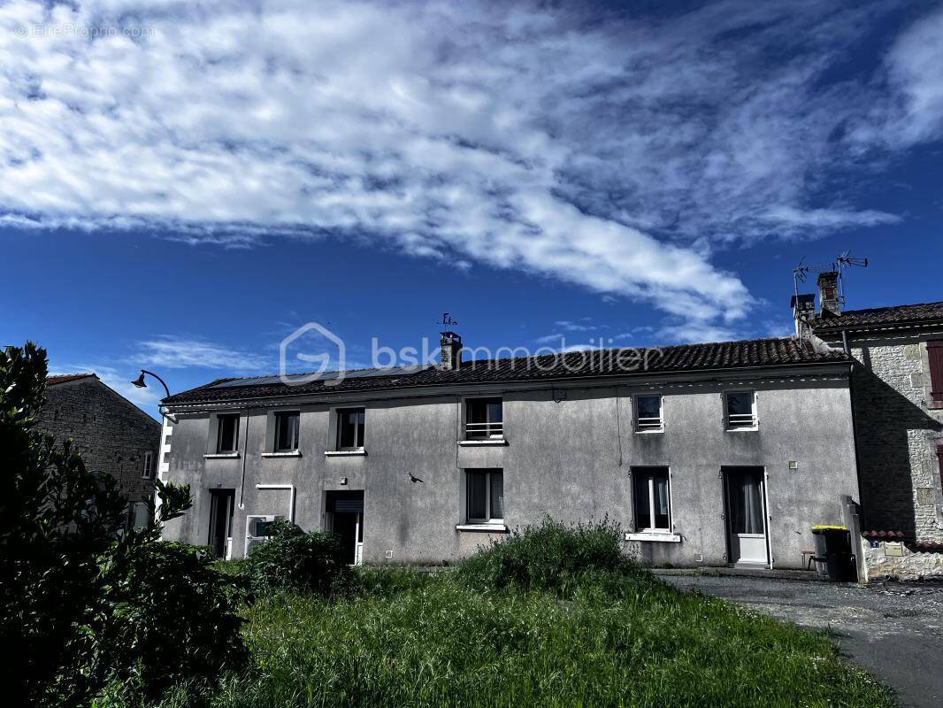 Maison à MAUZE-SUR-LE-MIGNON