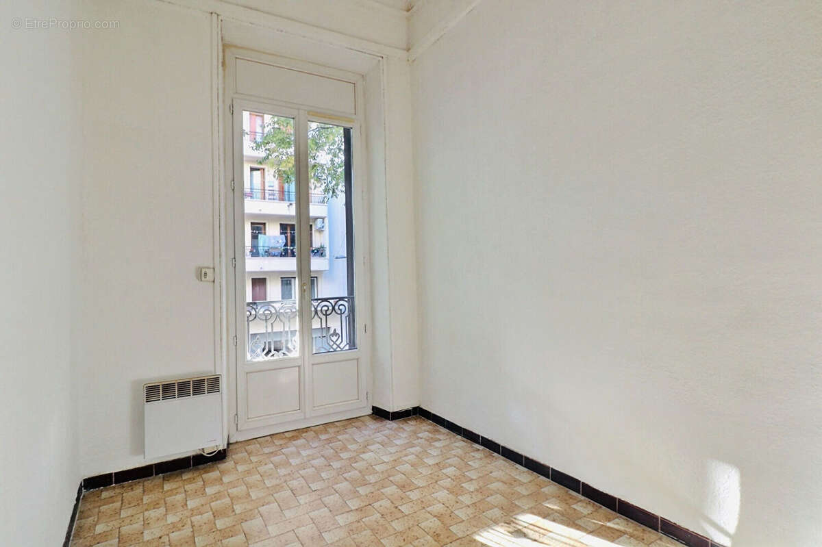 Appartement à MARSEILLE-3E