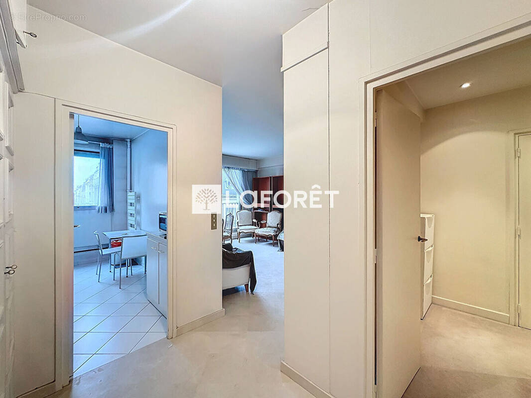 Appartement à PARIS-16E