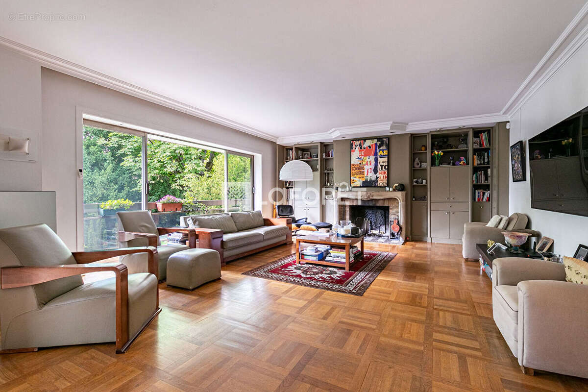 Appartement à NEUILLY-SUR-SEINE