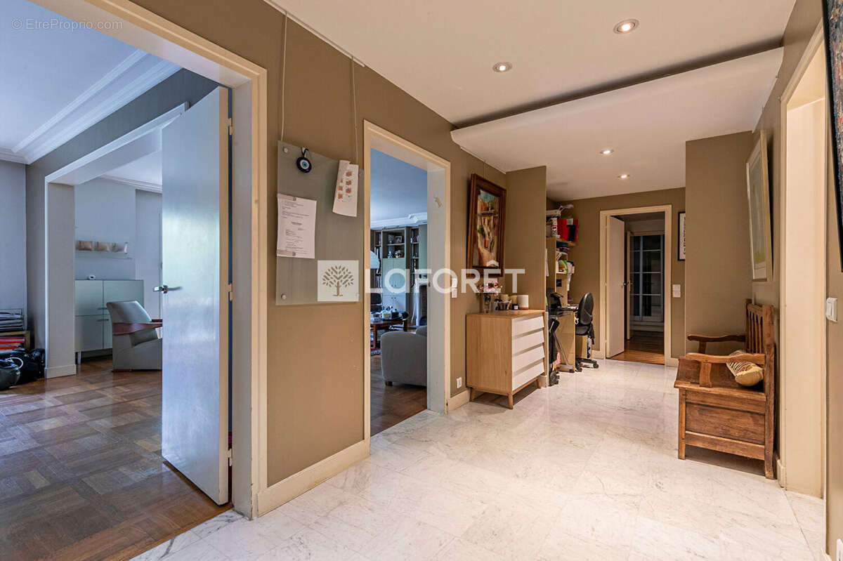 Appartement à NEUILLY-SUR-SEINE