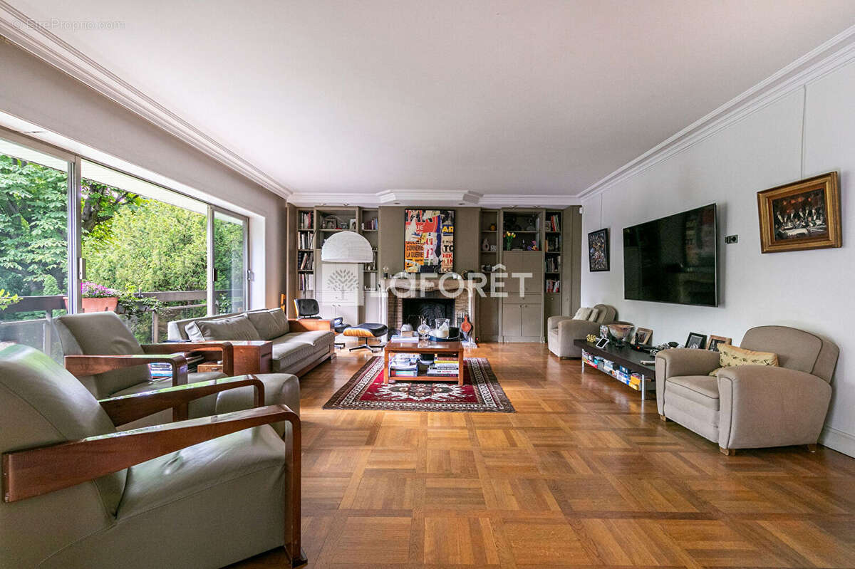 Appartement à NEUILLY-SUR-SEINE