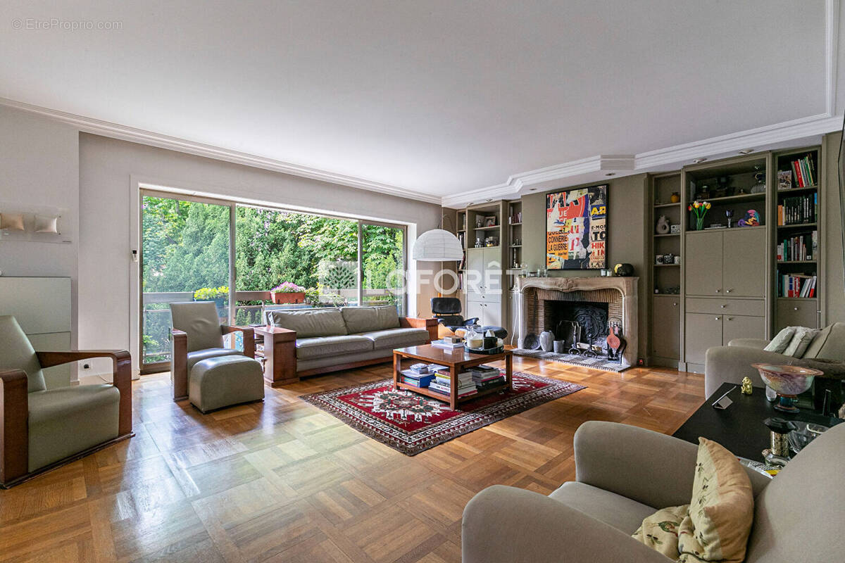 Appartement à NEUILLY-SUR-SEINE