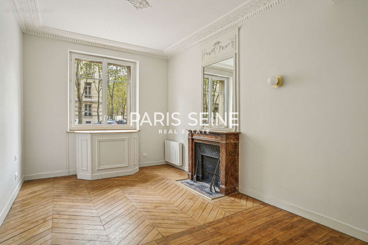 Appartement à PARIS-7E