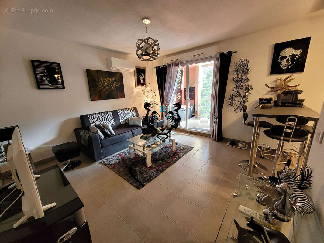 Appartement à ROQUEBRUNE-SUR-ARGENS