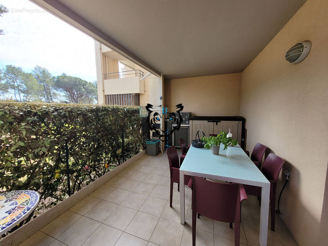 Appartement à ROQUEBRUNE-SUR-ARGENS