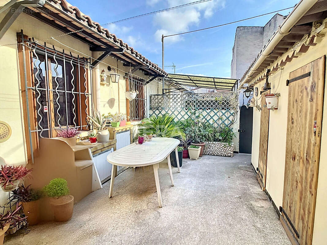 Appartement à MARSEILLE-3E