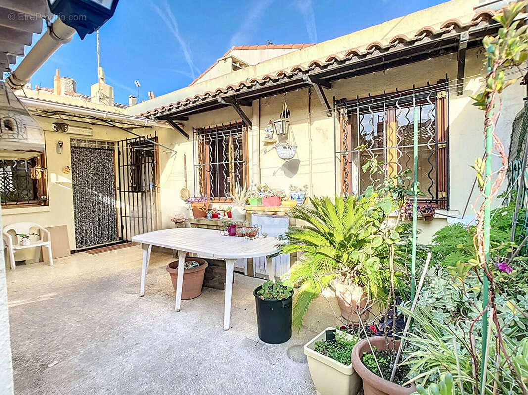 Appartement à MARSEILLE-3E