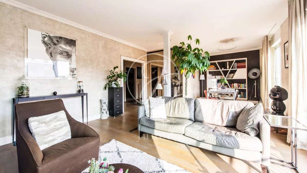 Appartement à PARIS-7E