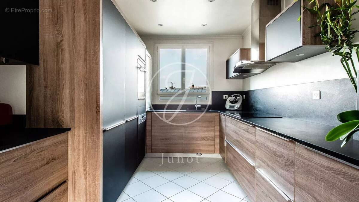 Appartement à PARIS-7E