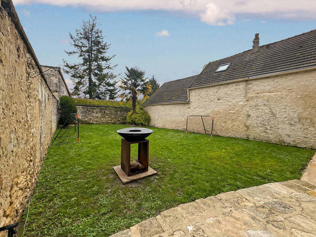 Maison à FONTENAY-SAINT-PERE