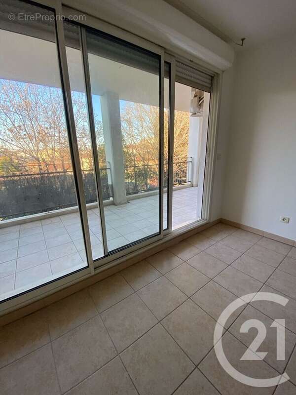 Appartement à MARSEILLE-4E