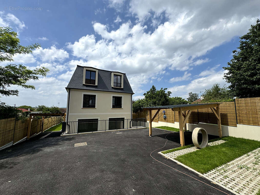 Maison à SARTROUVILLE