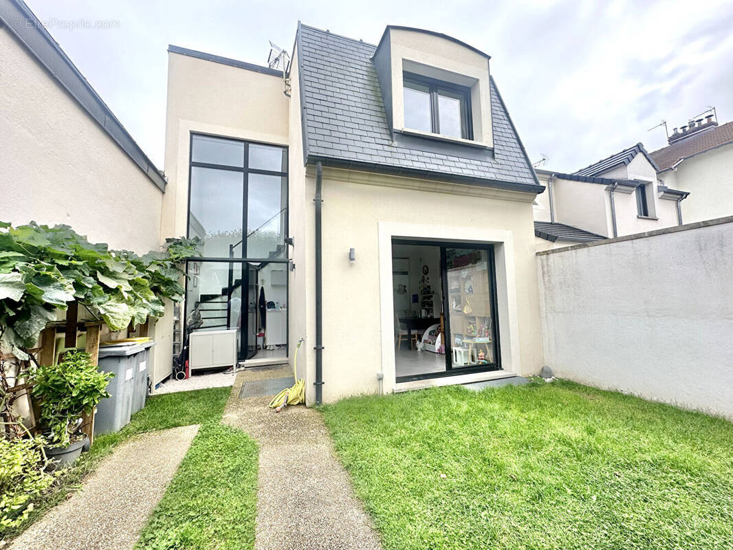 Maison à SARTROUVILLE