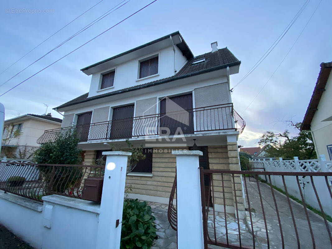 Maison à SARTROUVILLE