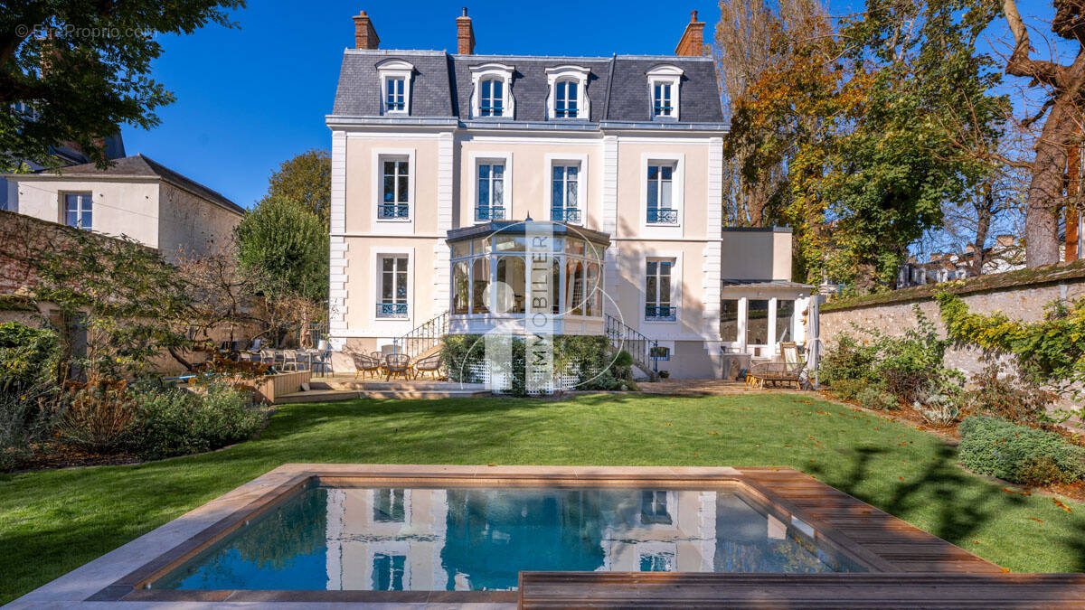 Maison à FONTAINEBLEAU