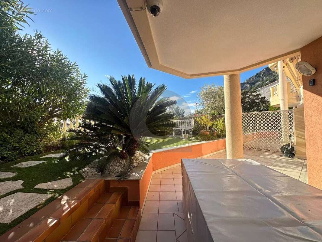 Appartement à ROQUEBRUNE-CAP-MARTIN