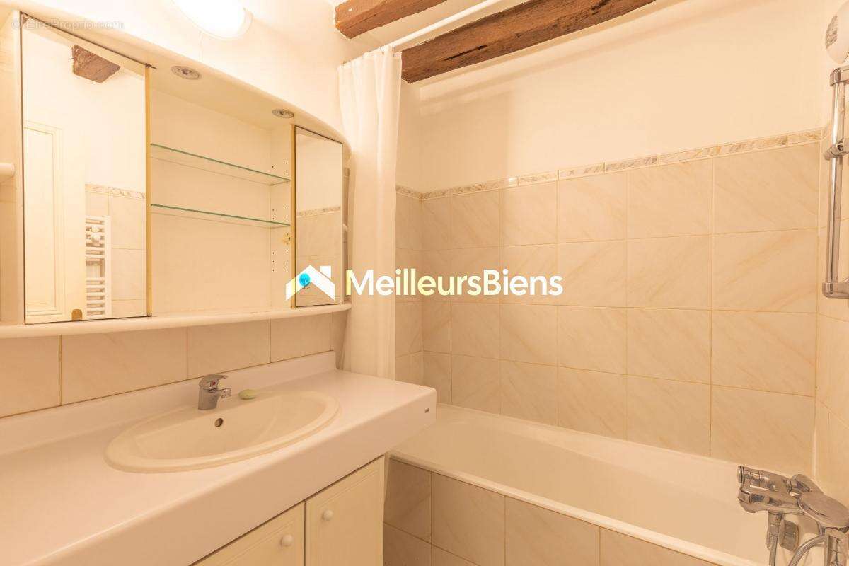 Appartement à PARIS-1E