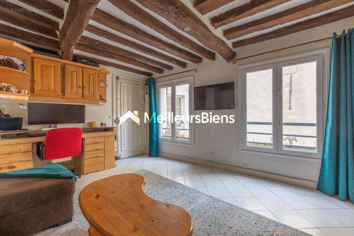 Appartement à PARIS-1E