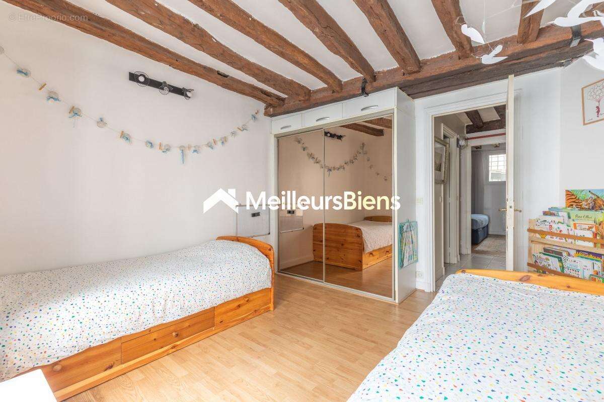 Appartement à PARIS-1E