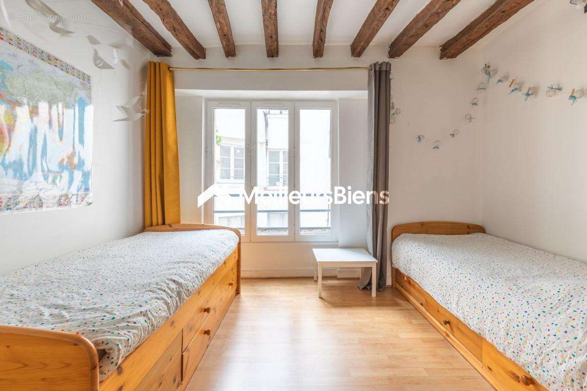 Appartement à PARIS-1E