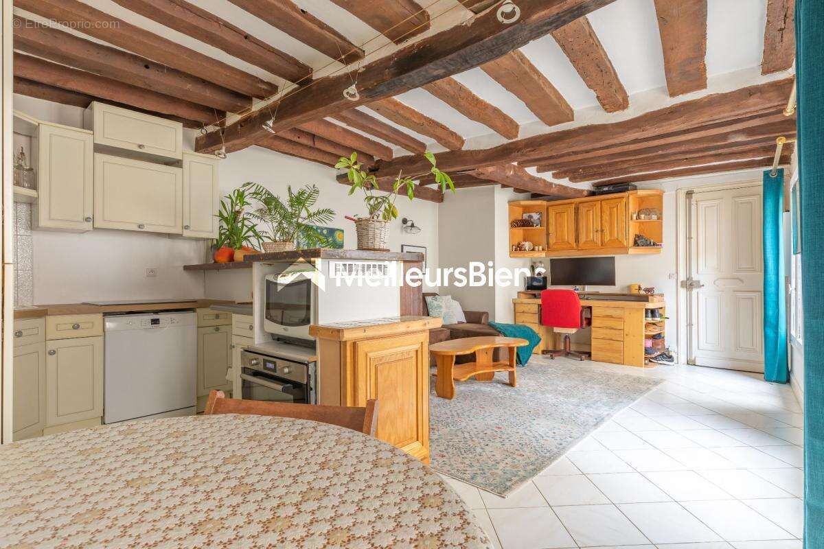 Appartement à PARIS-1E