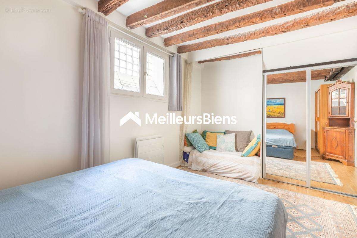 Appartement à PARIS-1E