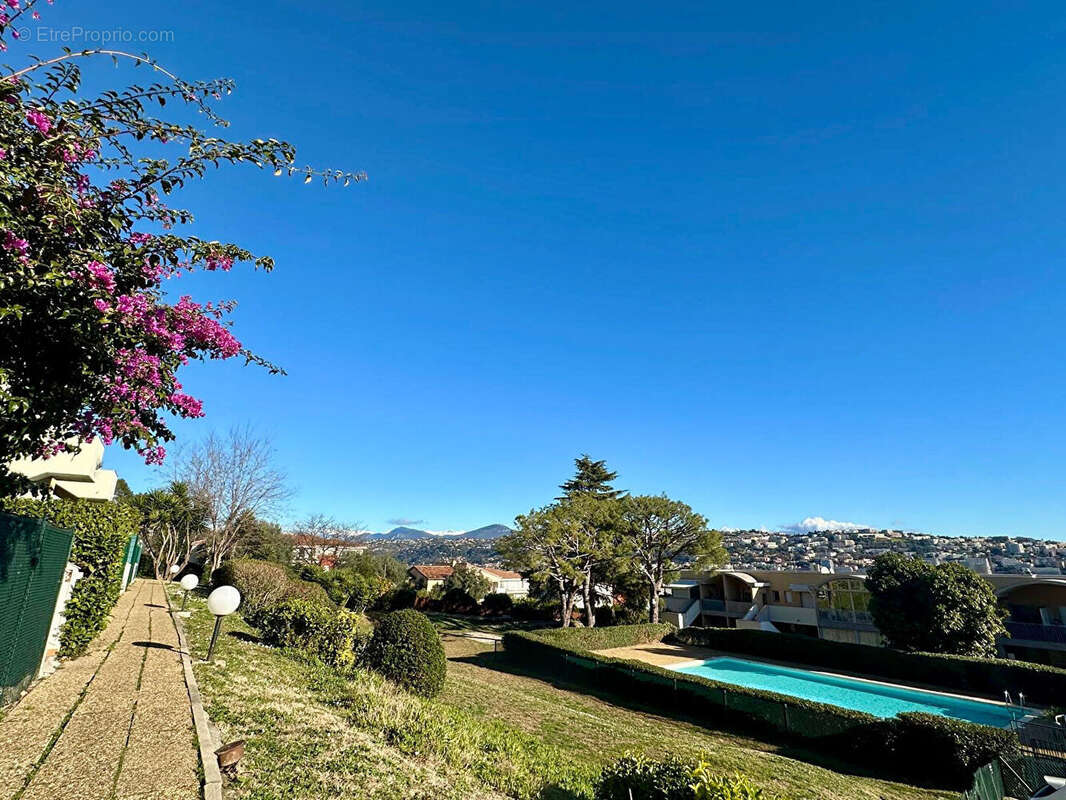 Appartement à SAINT-LAURENT-DU-VAR