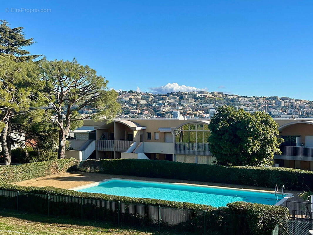 Appartement à SAINT-LAURENT-DU-VAR