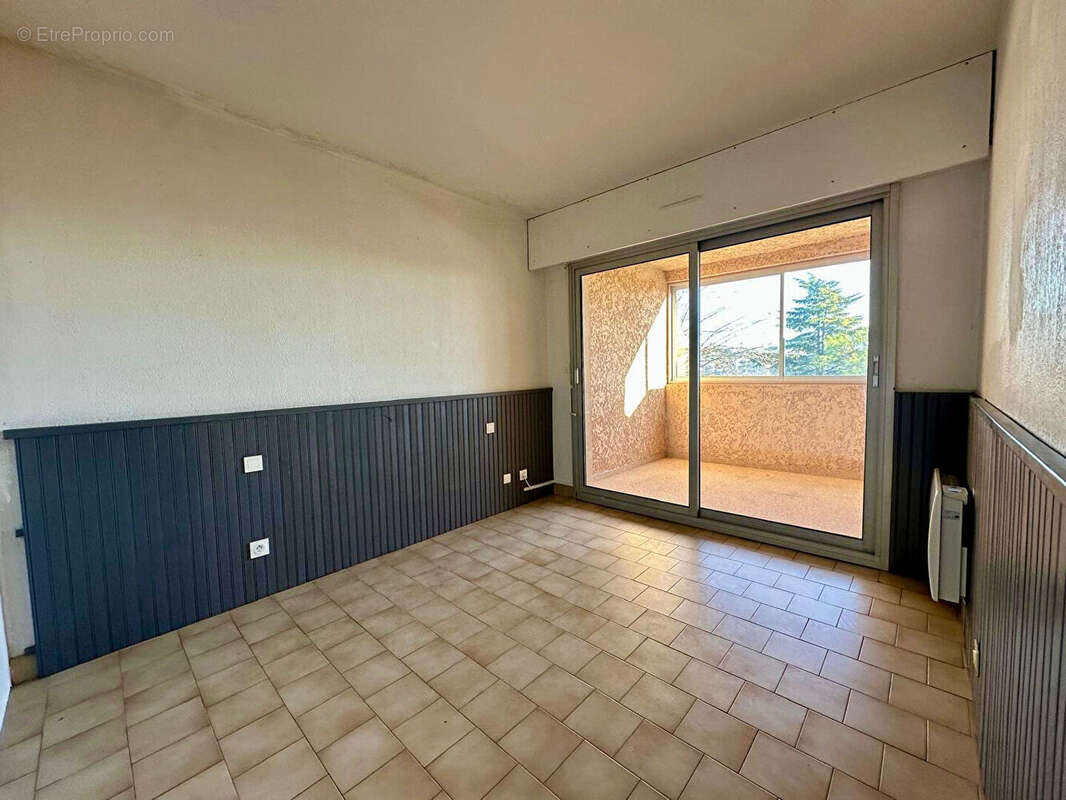 Appartement à SAINT-LAURENT-DU-VAR