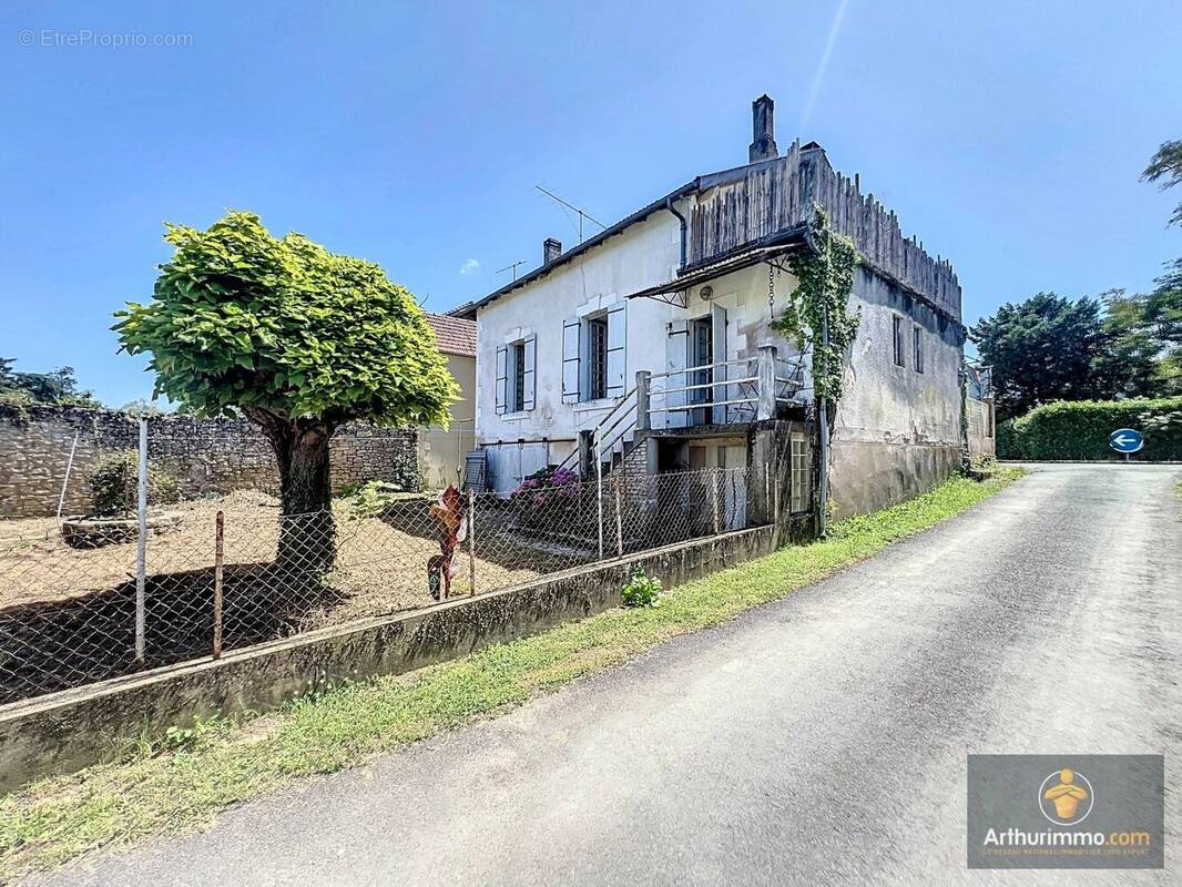 Maison à LE BUISSON-DE-CADOUIN