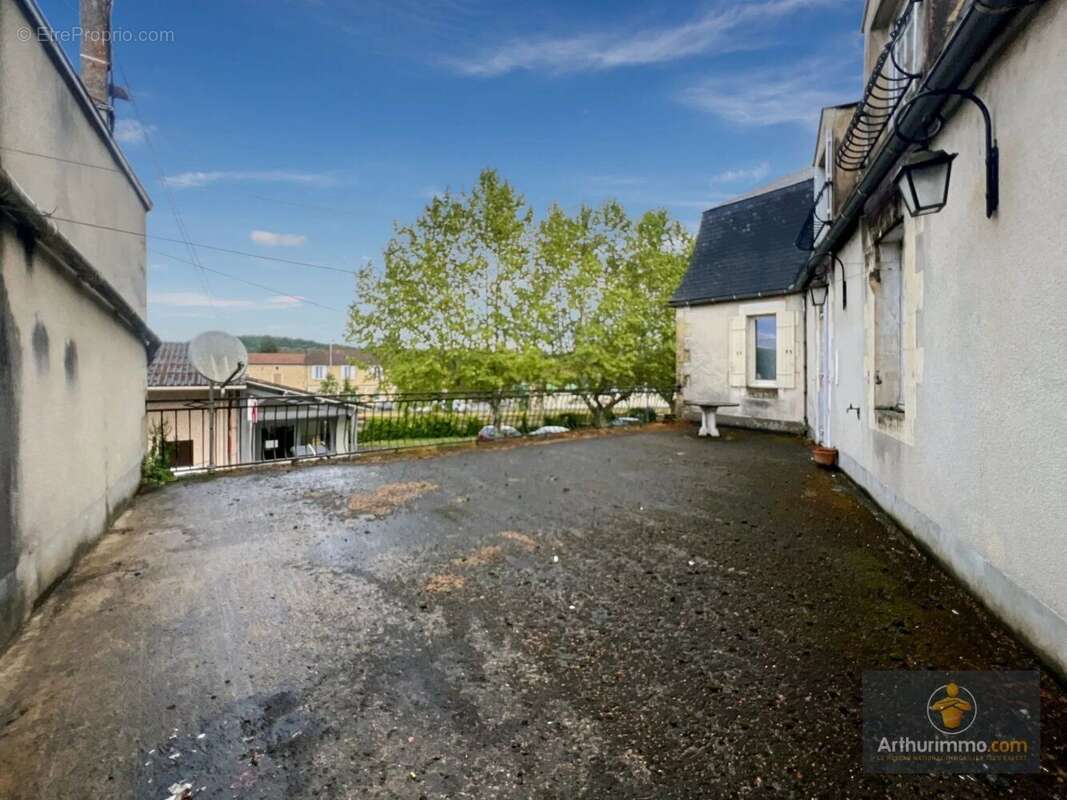 Maison à LE BUISSON-DE-CADOUIN