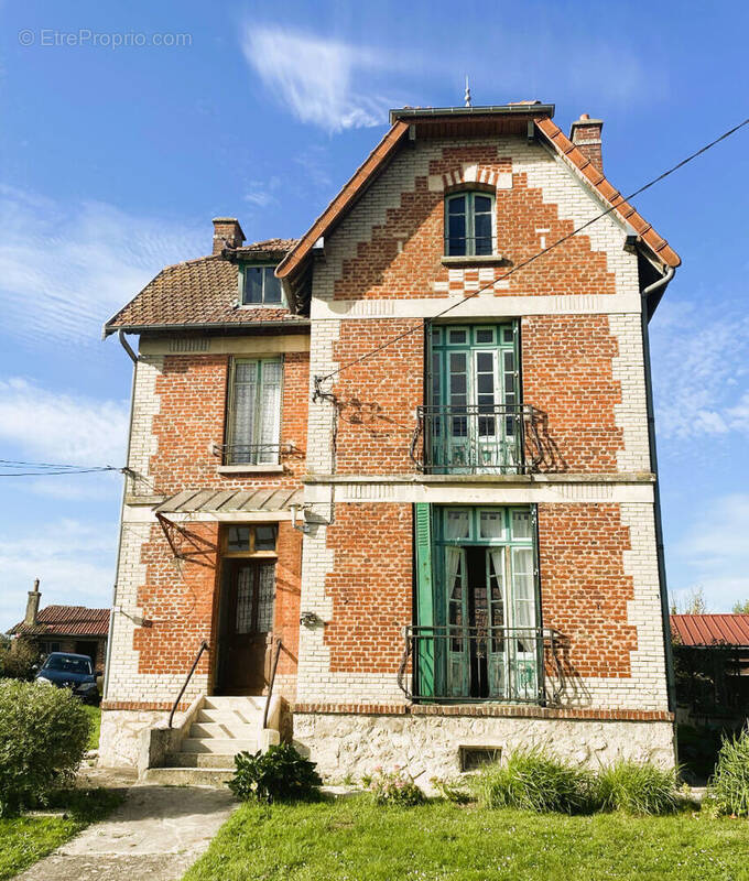 Maison à ANIZY-LE-CHATEAU