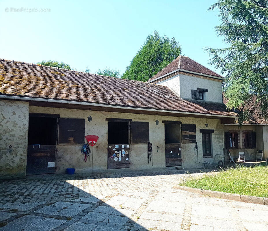 Maison à PONT-SUR-YONNE