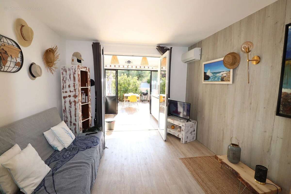 Appartement à SAINT-CYR-SUR-MER