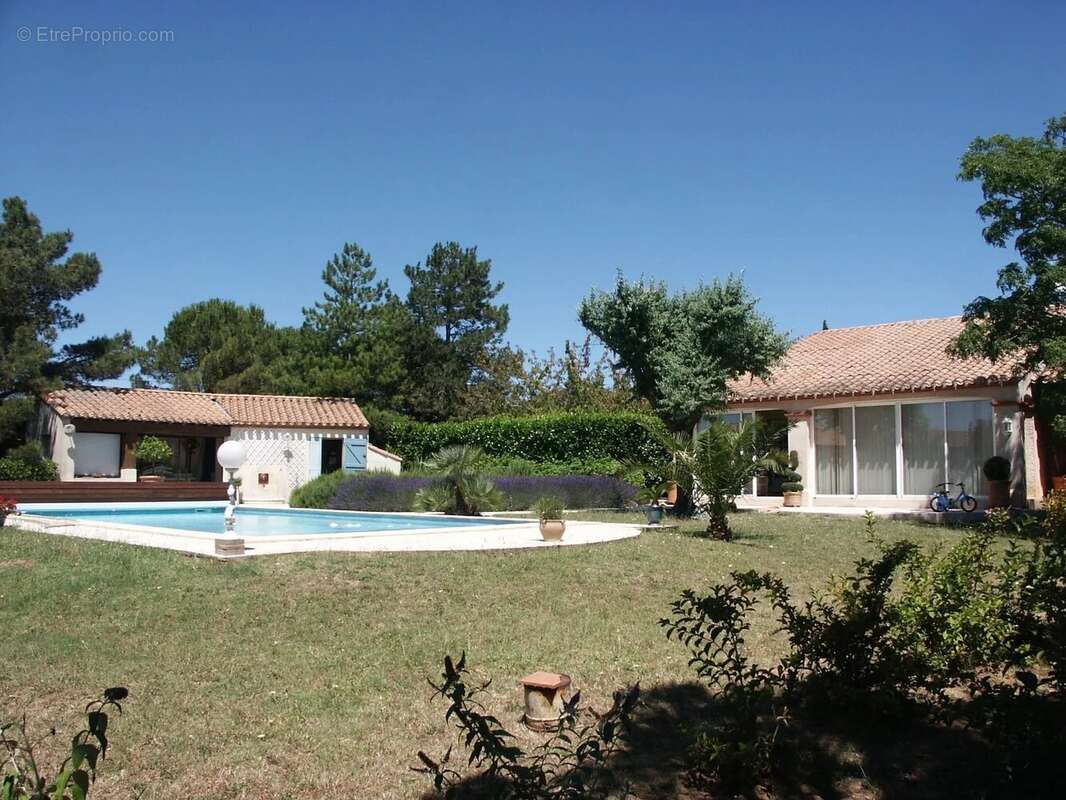 Maison à VILLEMOUSTAUSSOU