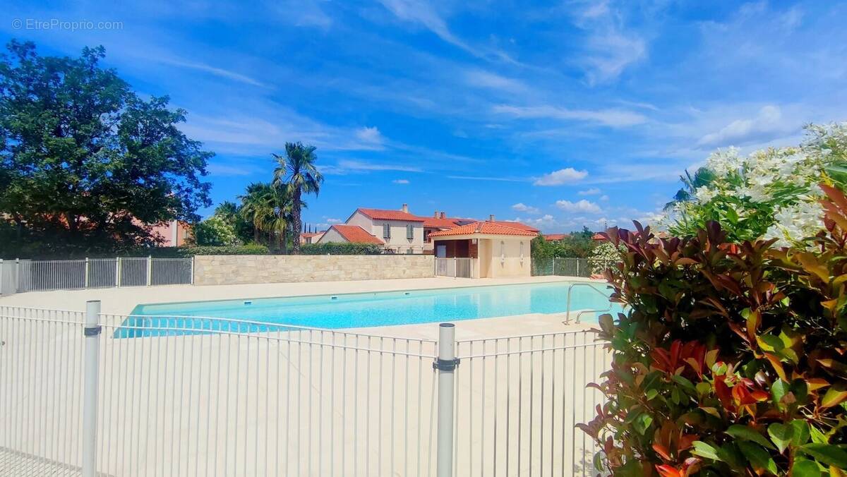 Appartement à ROQUEBRUNE-SUR-ARGENS