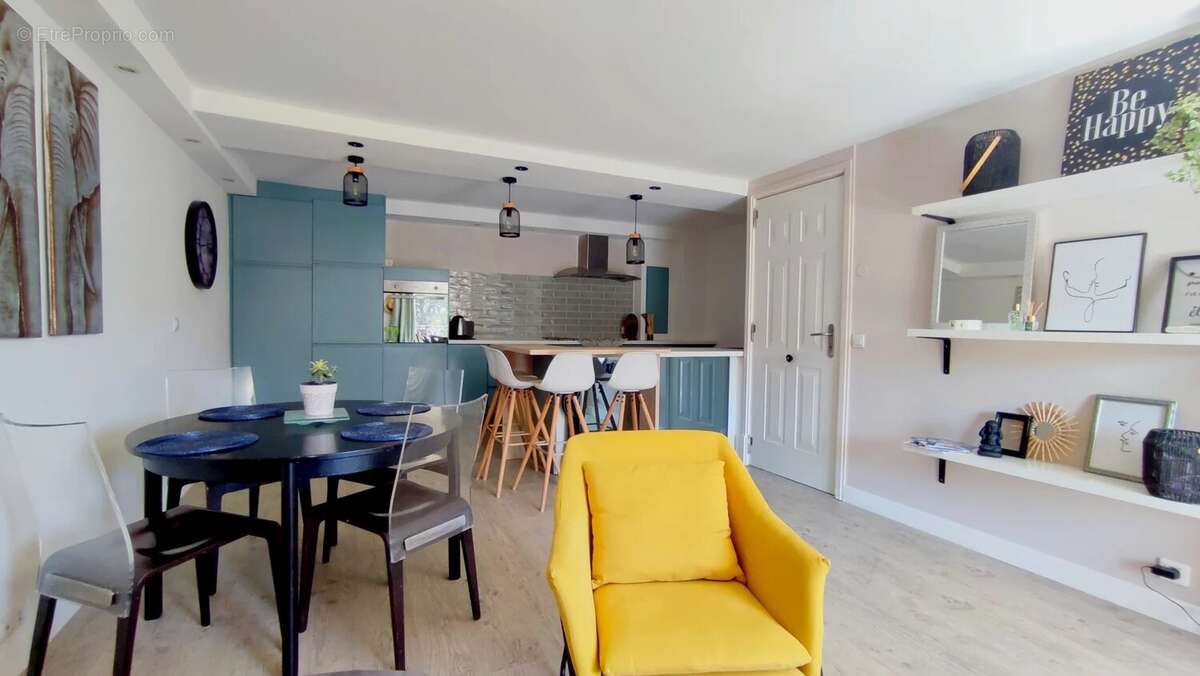 Appartement à ROQUEBRUNE-SUR-ARGENS