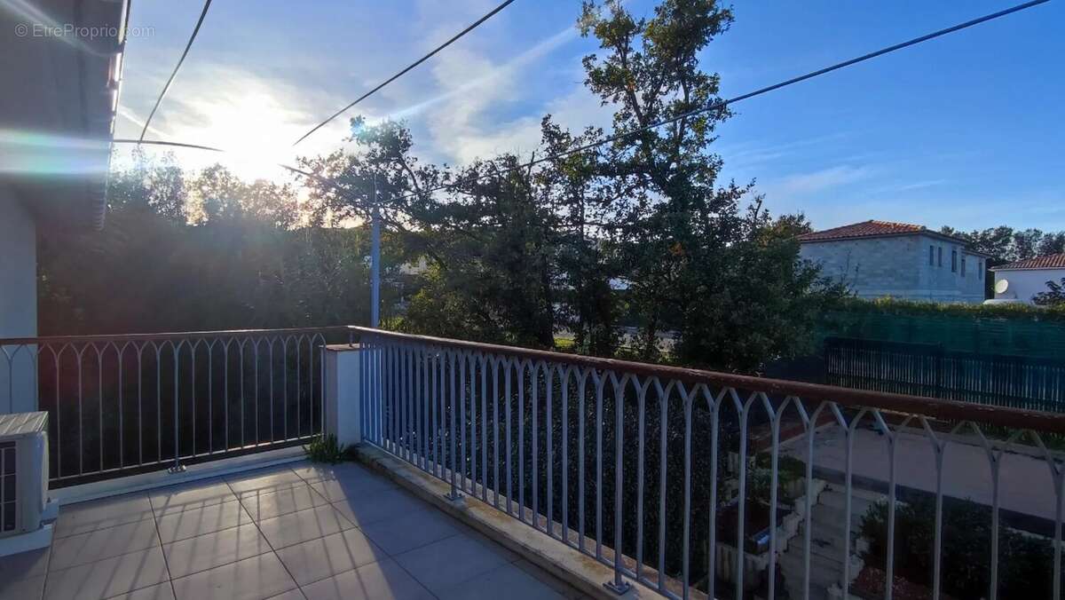 Appartement à ROQUEBRUNE-SUR-ARGENS