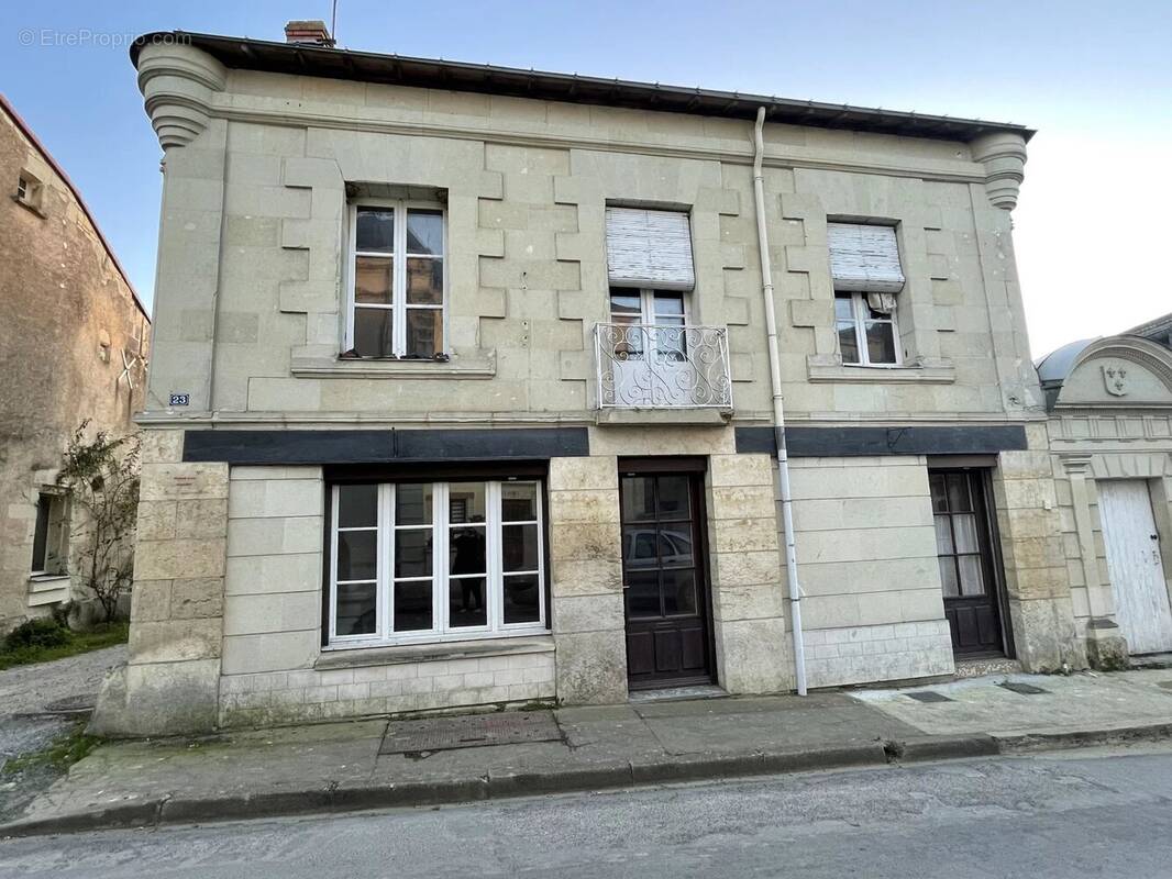 Maison à LE PUY-NOTRE-DAME