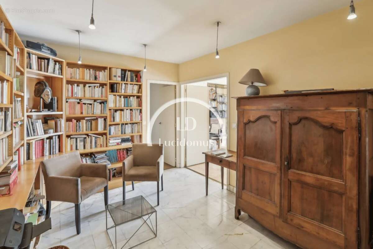 Appartement à PARIS-7E