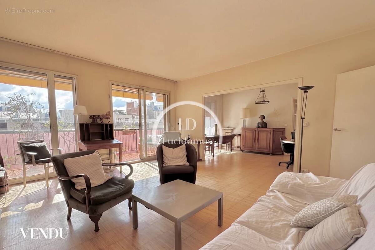 Appartement à PARIS-7E