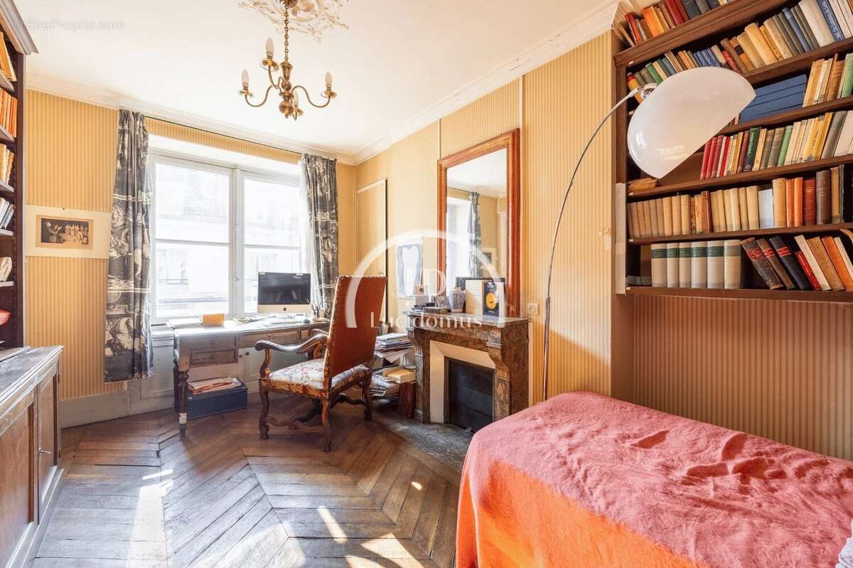 Appartement à PARIS-7E