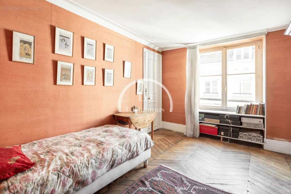 Appartement à PARIS-7E