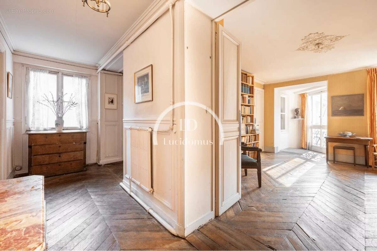 Appartement à PARIS-7E