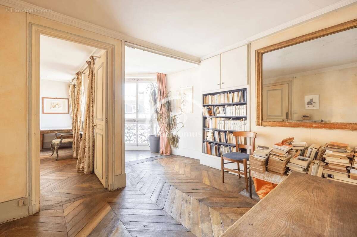 Appartement à PARIS-7E