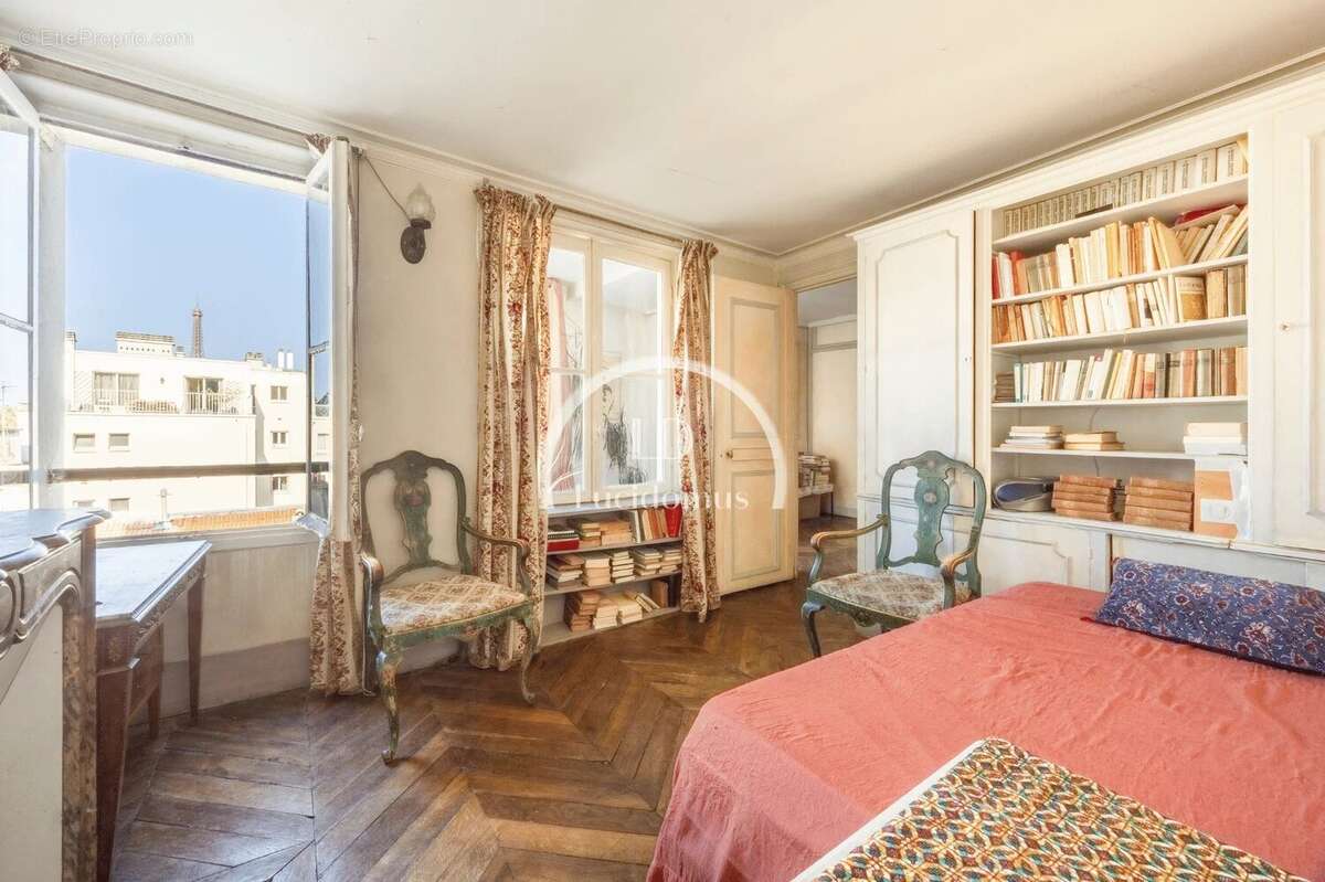 Appartement à PARIS-7E